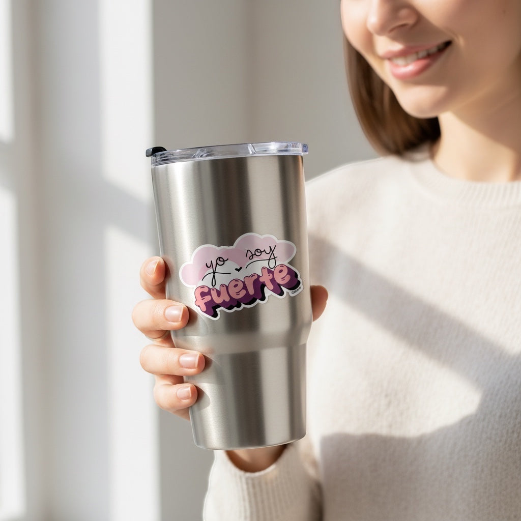 Chévereh "yo soy fuerte" vinyl sticker in pink and purple on a stainless steel tumbler. Waterproof, glossy finish.