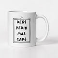 Chévereh white ceramic mug with black text that reads "Debí Pedir Más Café" in a framed design.