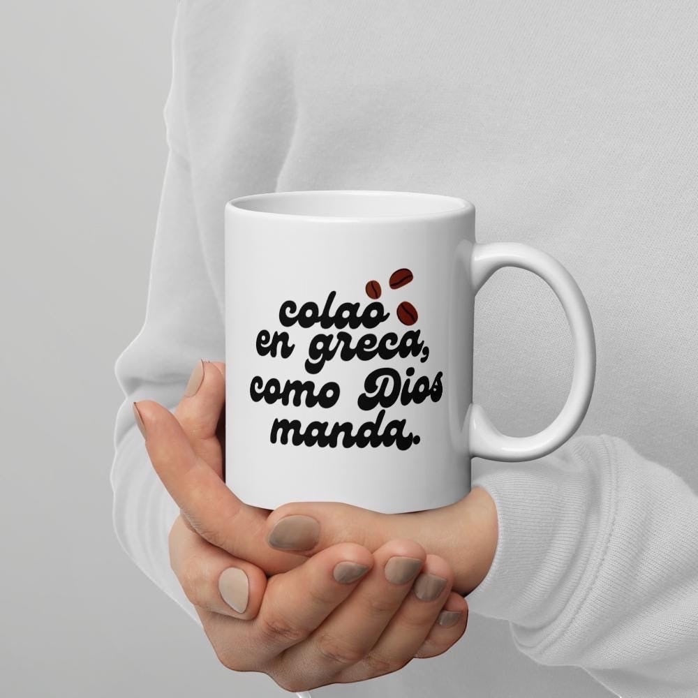 Chévereh Ceramic Mug 11oz with "colao en greca, como Dios manda" text and coffee beans.