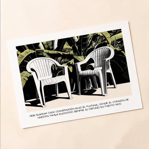 Chévereh digital art print "Debí Guardar" features two white plastic chairs under plantain leaves, with Spanish text.