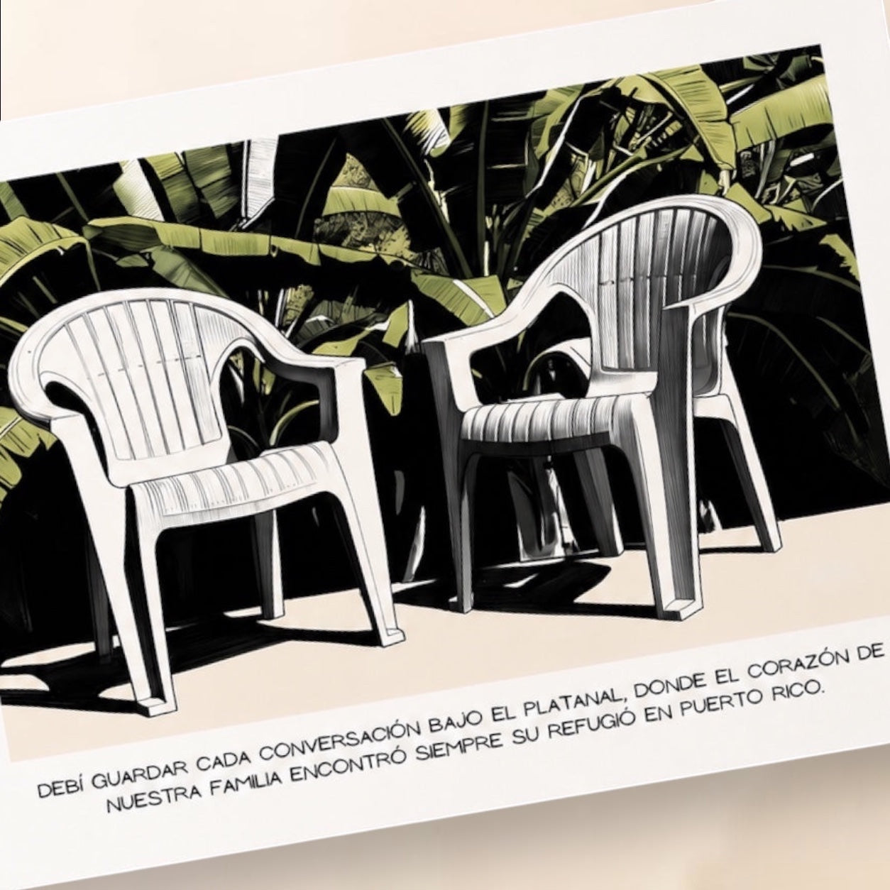 Chévere Digital Art: Puerto Rico Memories, featuring two white plastic chairs in front of lush green banana leaves. Text reads 'Debí guardar cada conversación bajo el platanal, donde el corazón de nuestra familia encontró siempre su refugio en Puerto Rico.'