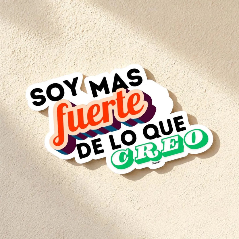 Chévereh Soy Mas Fuerte vinyl sticker with colorful typography. Waterproof and glossy finish.